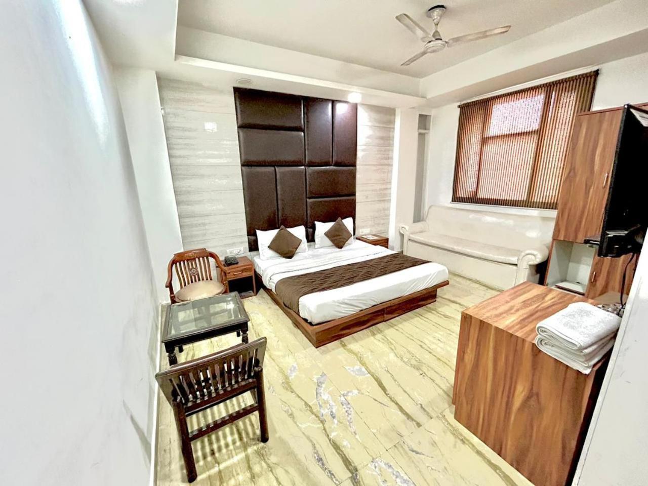 Hotel Spb 87 Near Karol Bagh Metro Station Delhi Kültér fotó
