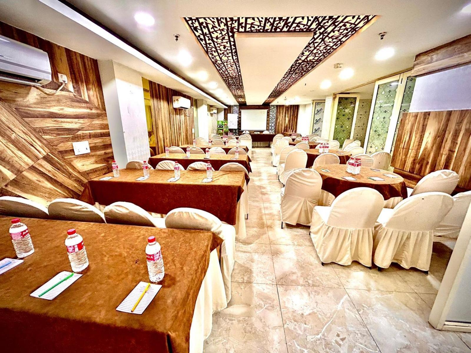 Hotel Spb 87 Near Karol Bagh Metro Station Delhi Kültér fotó