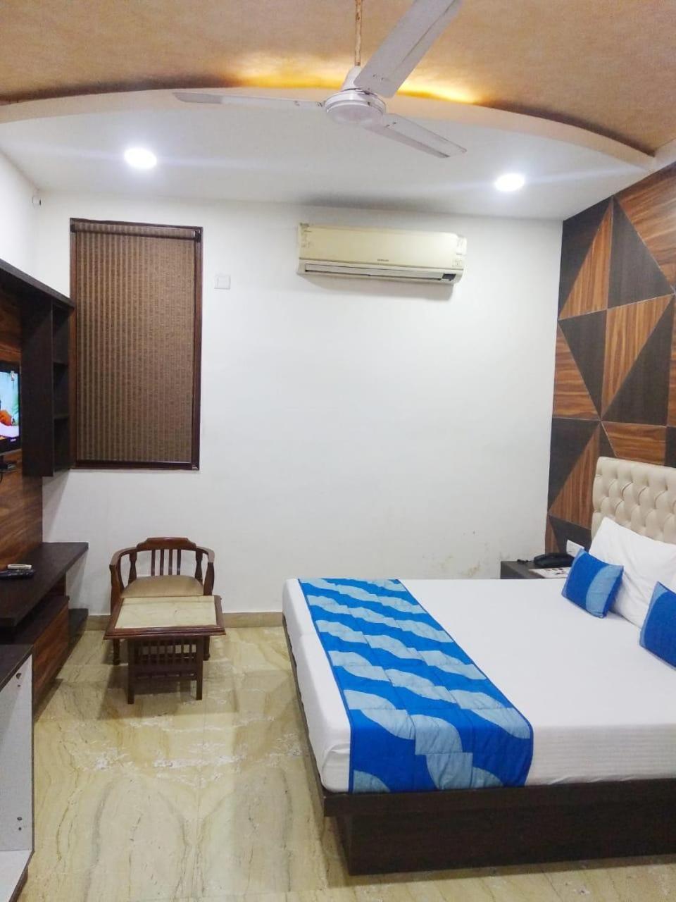 Hotel Spb 87 Near Karol Bagh Metro Station Delhi Kültér fotó