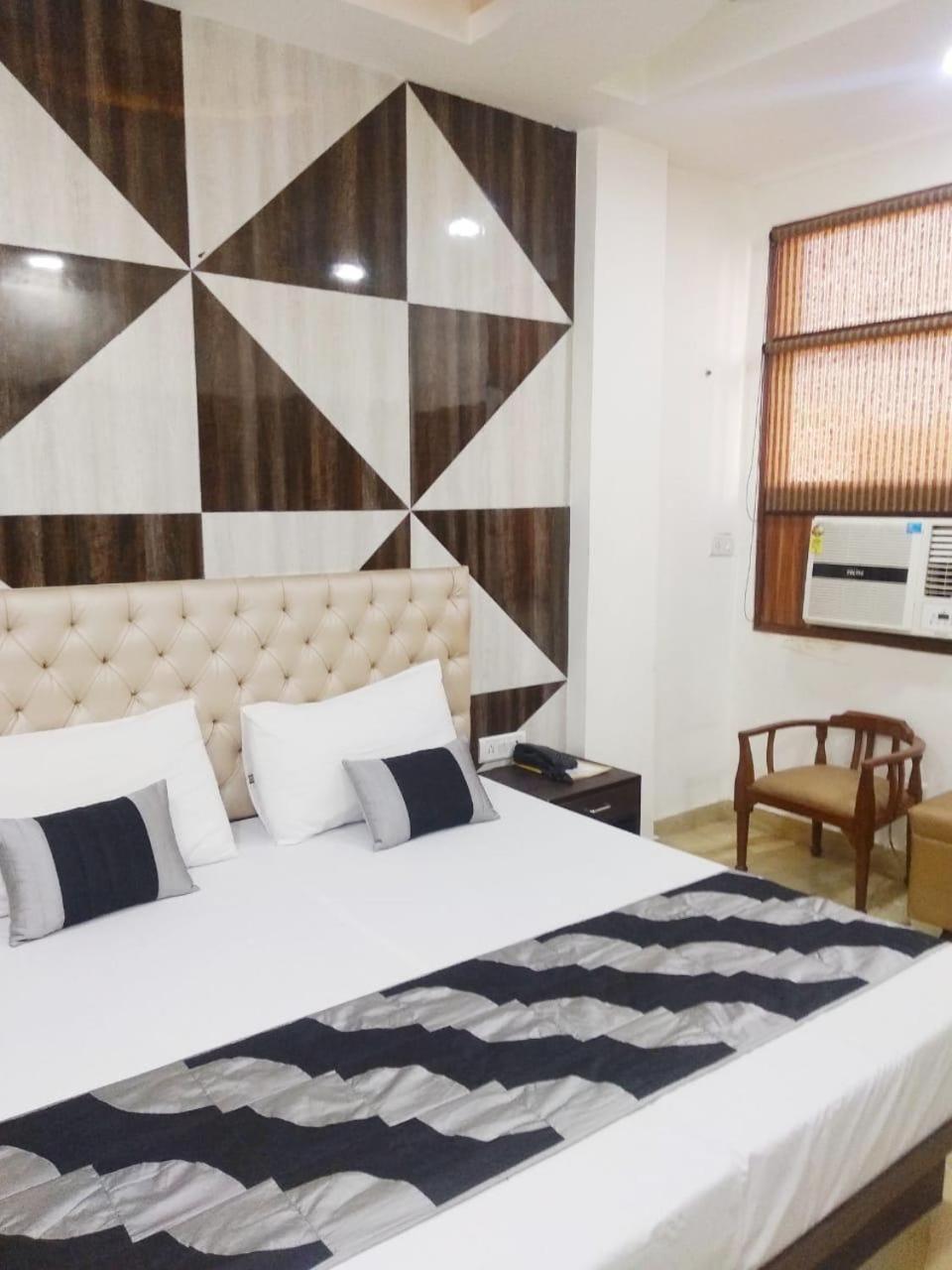 Hotel Spb 87 Near Karol Bagh Metro Station Delhi Kültér fotó
