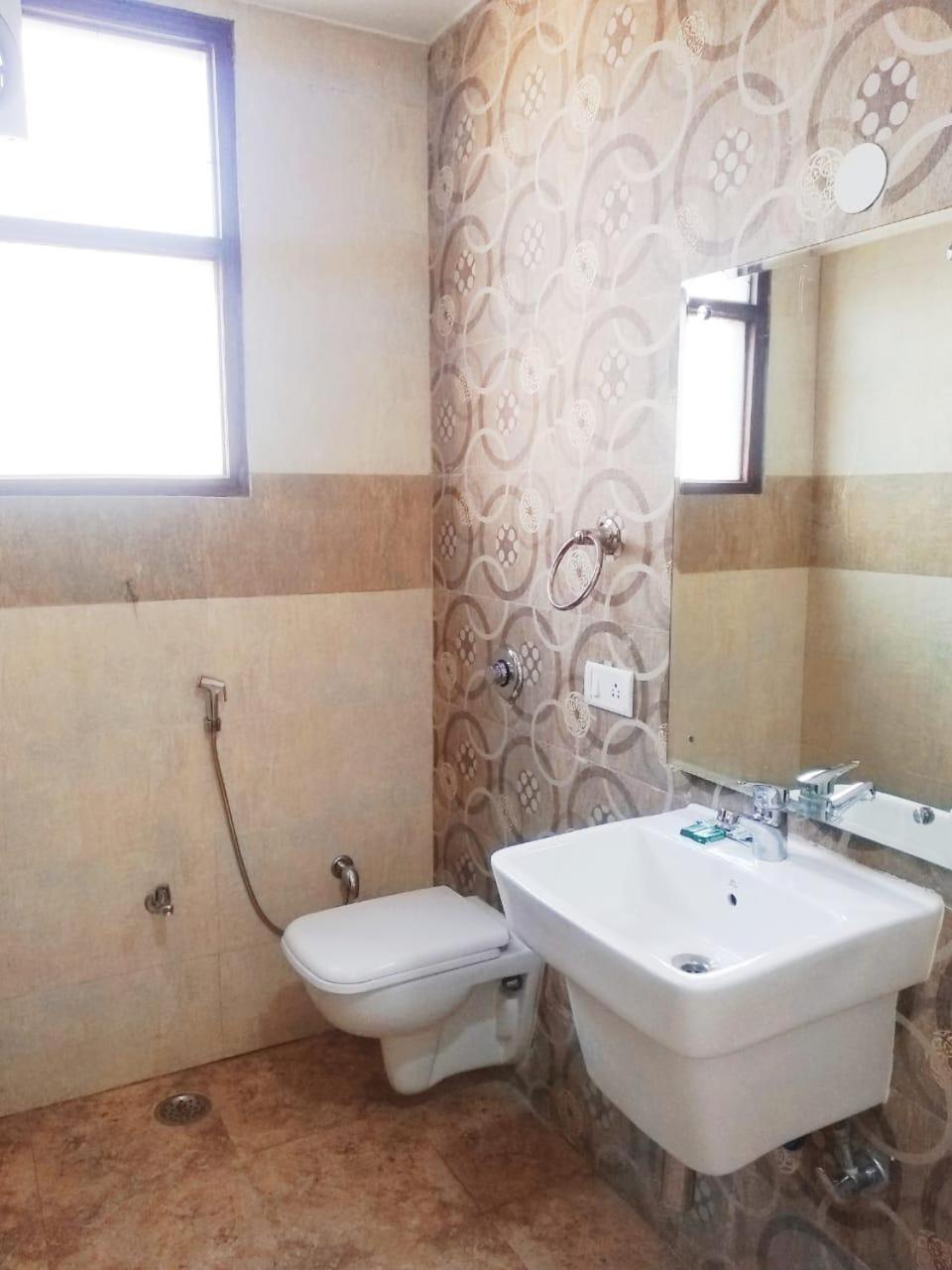 Hotel Spb 87 Near Karol Bagh Metro Station Delhi Kültér fotó
